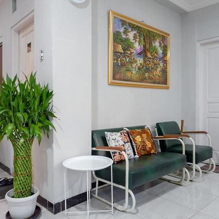 מלון Reddoorz Near Jalan Adi Sucipto Solo מראה חיצוני תמונה