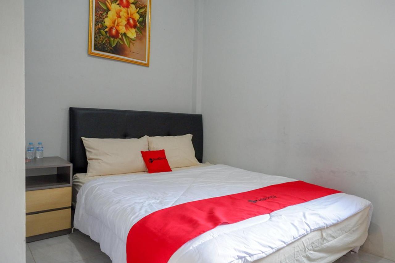 מלון Reddoorz Near Jalan Adi Sucipto Solo מראה חיצוני תמונה