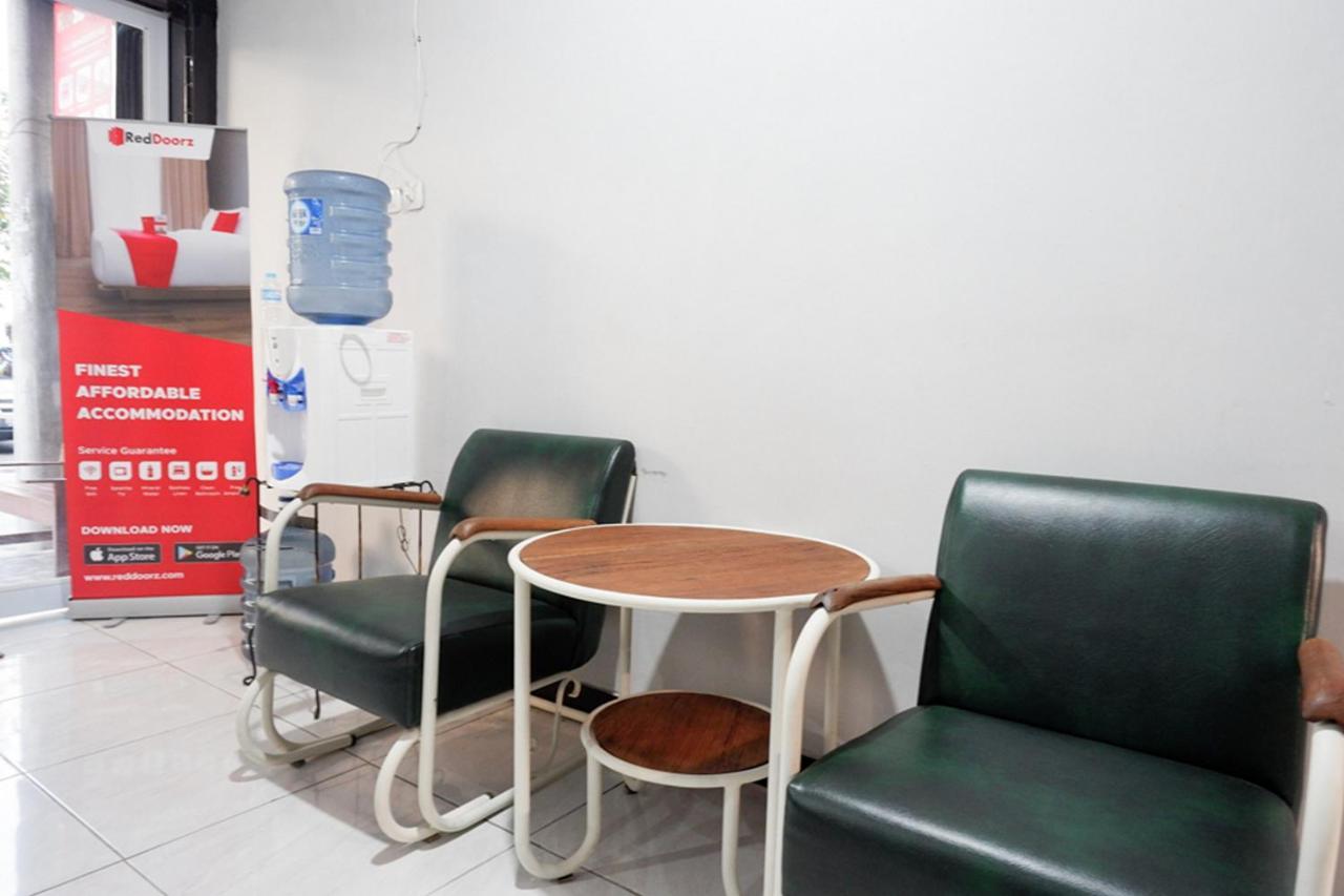 מלון Reddoorz Near Jalan Adi Sucipto Solo מראה חיצוני תמונה
