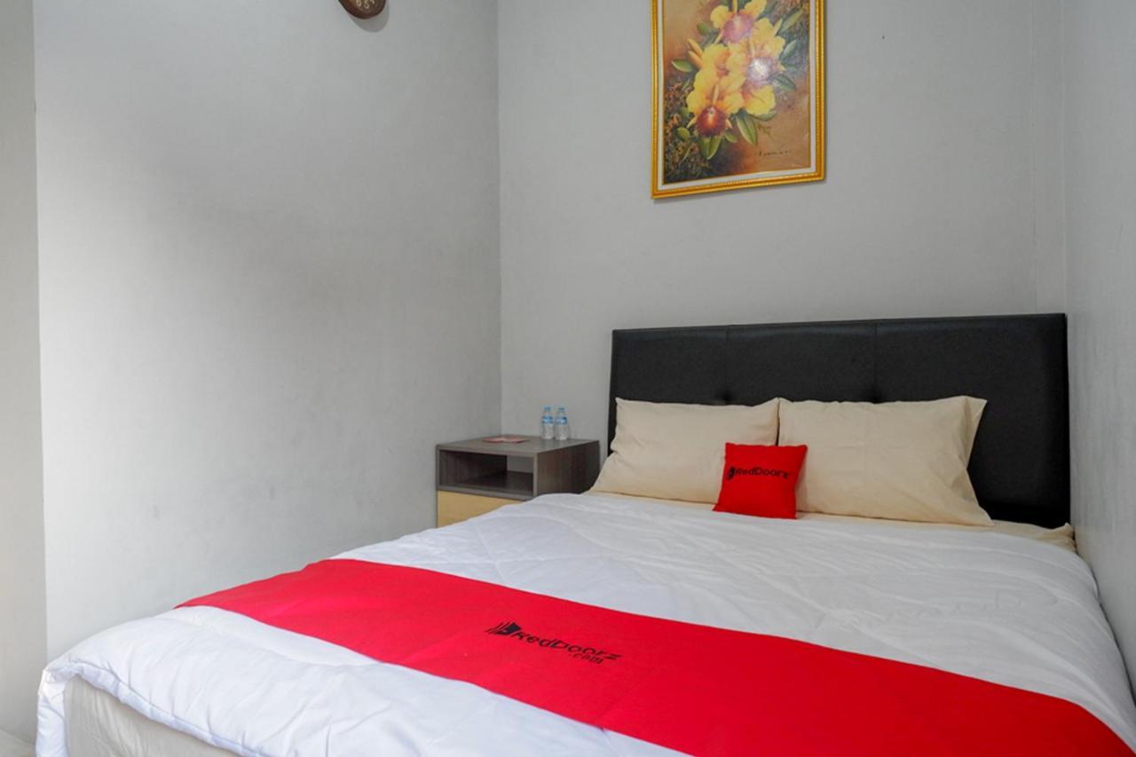 מלון Reddoorz Near Jalan Adi Sucipto Solo מראה חיצוני תמונה