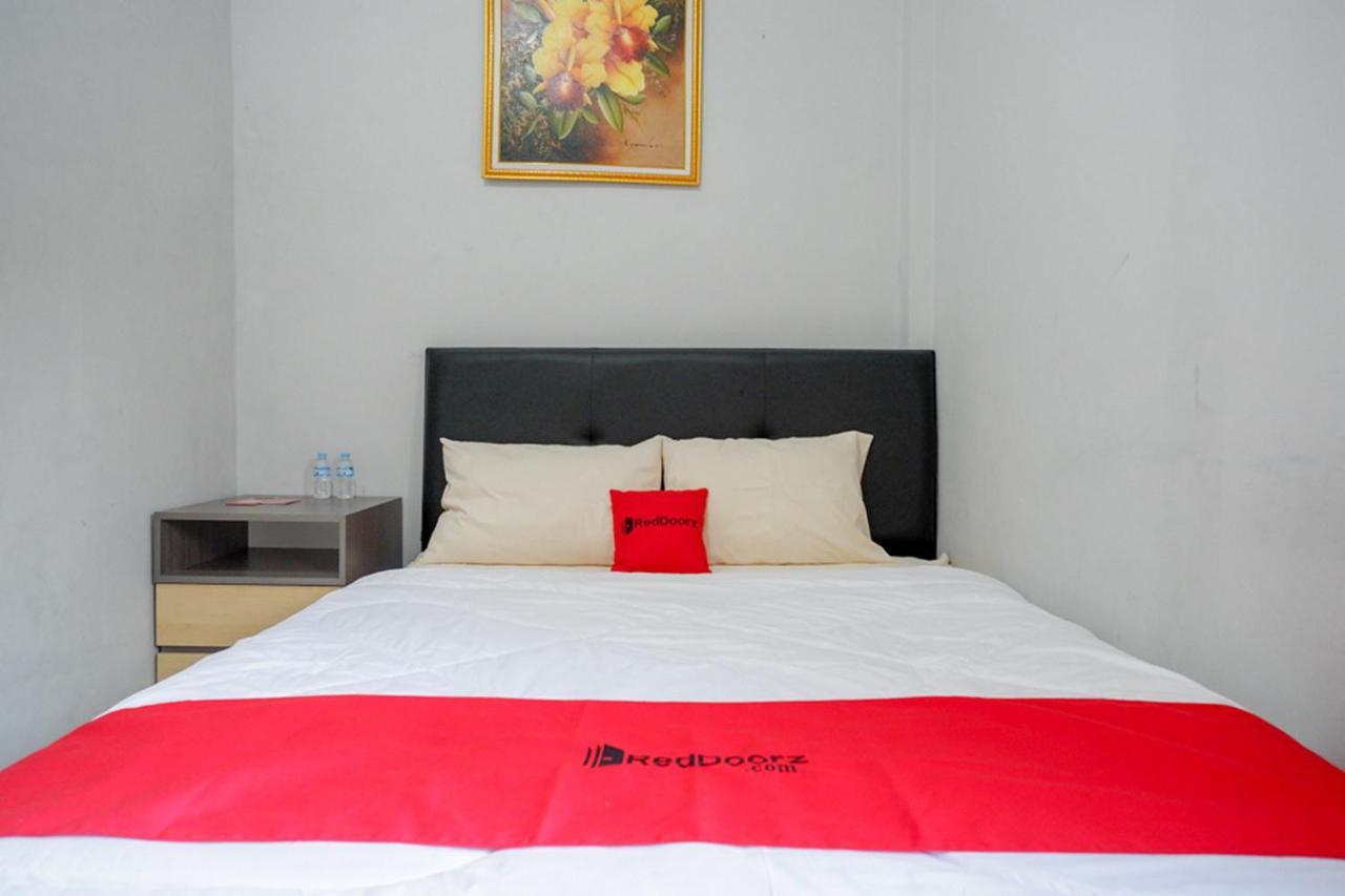מלון Reddoorz Near Jalan Adi Sucipto Solo מראה חיצוני תמונה
