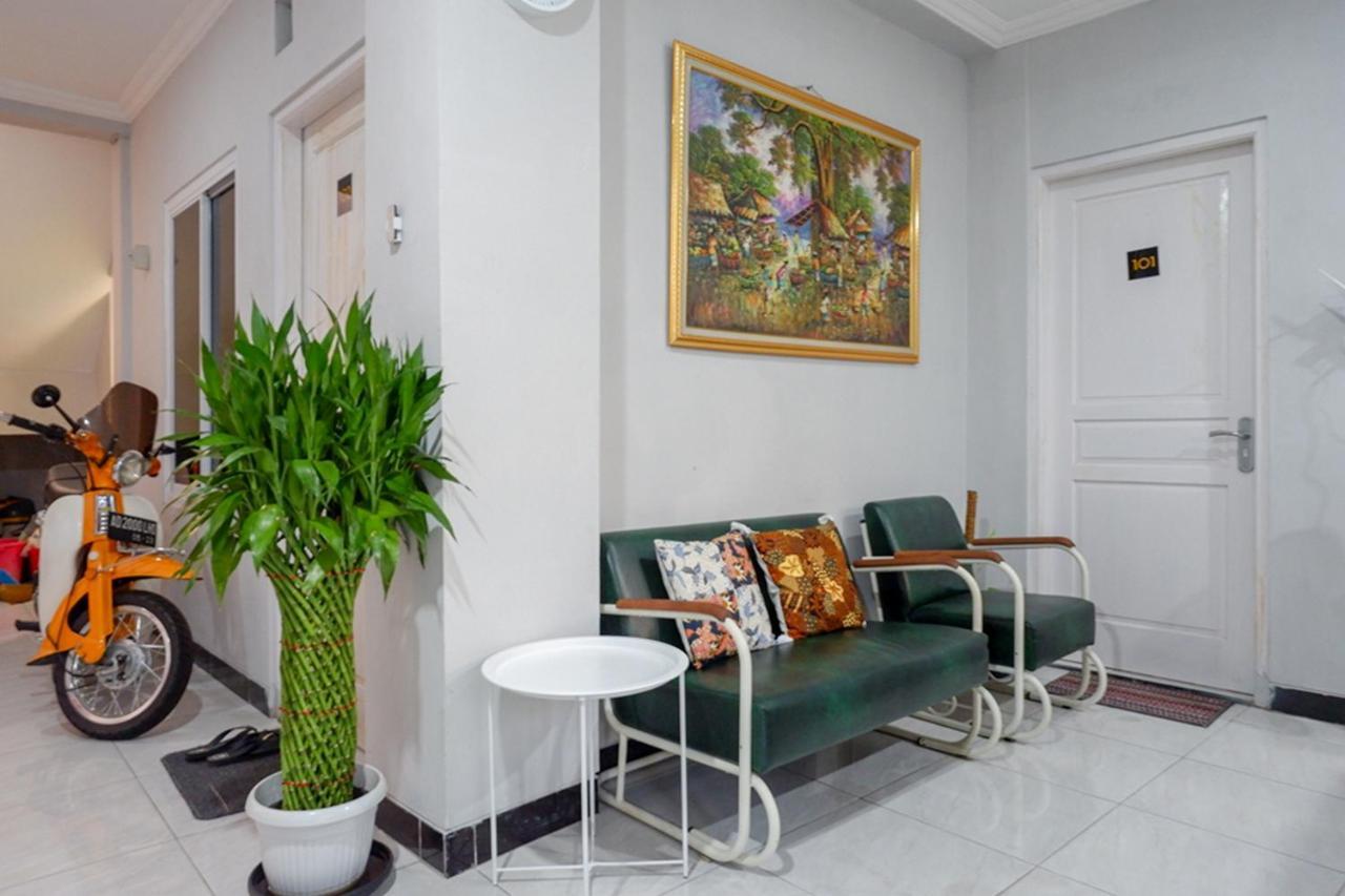 מלון Reddoorz Near Jalan Adi Sucipto Solo מראה חיצוני תמונה